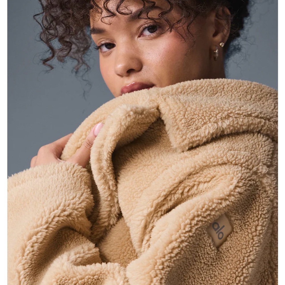 ALO Yoga Teddy Sherpa Jacket in Camel